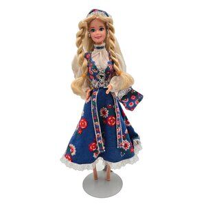 Norwegian Barbie Doll 1995 Dolls Of The World Collection Edition #14450 Mattel